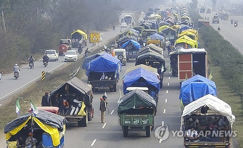 4월 총선 앞둔 인도, 시위 농민 최루탄으로 진압 무슨 일?