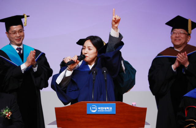 '마음의 소리 귀 기울이길' 이효리, 뜨거운 박수 받은 국민대 축사·라이브