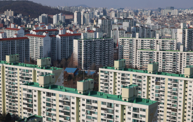 지난달 31일 서울 시내 한 아파트 단지 전경. 연합뉴스