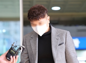 '횡령 혐의' 박수홍 친형, 실형 선고… 형수는 무죄