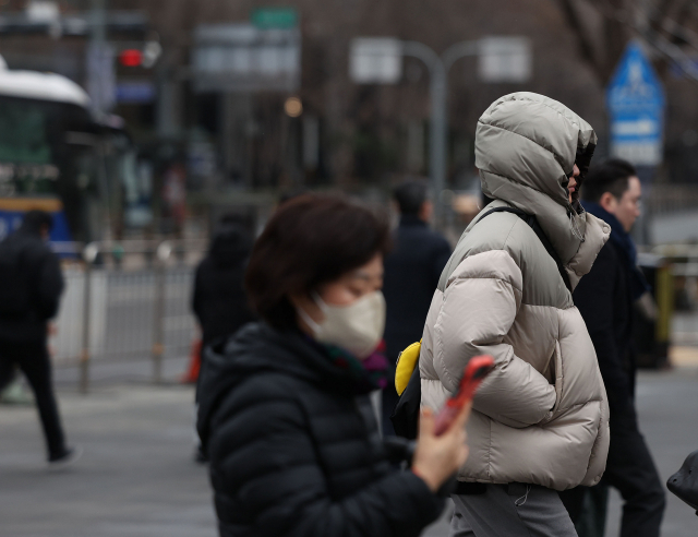 [오늘의 날씨] 낮부터 ‘쌀쌀’…전국 비·눈