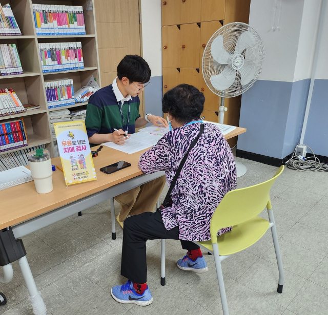 서울 종로구가 무료 치매 검진 서비스를 실시하고 있다. 사진 제공=서울 종로구