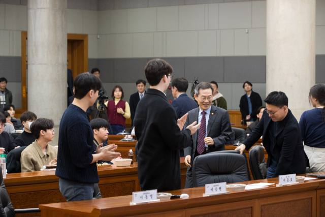 이종호 과학기술정보통신부 장관이 15일 대전 ETRI에서 반도체 전공 학생, 산업 전문가들과 토크 콘서트를 진행했다. (사진=과학기술정보통신부)