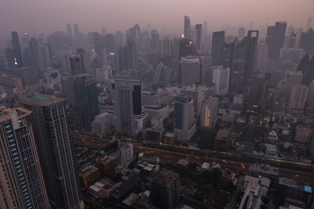 2024년 2월 15일 심각한 대기오염으로 주요 공공기관·기업들이 재택근무에 돌입한 태국의 수도 방콕 시내 전경. 로이터·연합뉴스