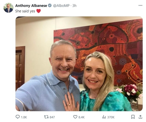 15일 자신의 엑스(X·옛 트위터) 계정을 통해 약혼 사실을 밝힌 앤서니 앨버니지(왼쪽) 호주 총리와 그의 연인 조디 헤이든. 사진=앤서니 앨버니지 엑스 캡처.