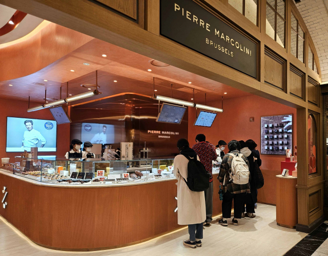 신세계백화점 강남점이 15일 국내 최대 규모의 디저트관 ‘스위트 파크’를 오픈했다. 사진은 벨기에의 명품 초콜릿 ‘피에르 마르콜리니’ 매장 외관. 사진 제공=신세계 백화점