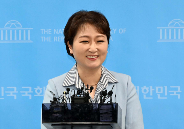 '생각 짧았다' 이언주, 민주당 복당…이재명 '고향 돌아온 것 환영해'