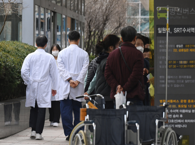 빅5 병원 전공의 20일 전원 사표…정부 '사후 구제, 선처 없다'