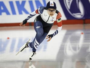 ‘막판 삐끗’ 김민선 빙속 세계선수권 은메달