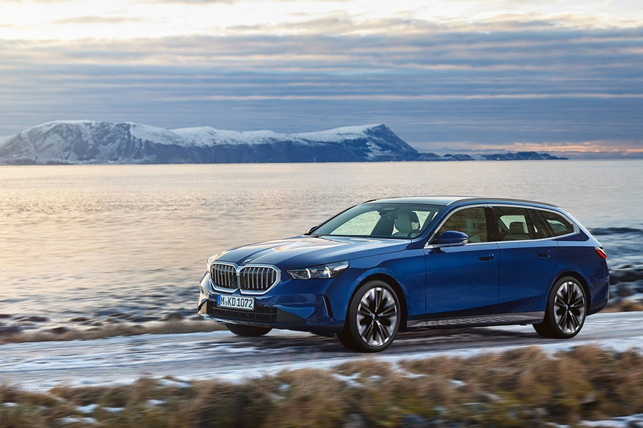 BMW, 다재다능함에 ‘공간의 여유’를 더한 5 시리즈·i5 투어링 공개