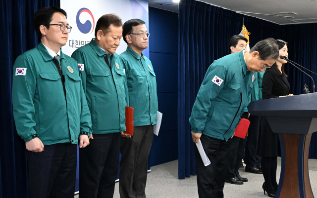 한덕수 총리 '의사 집단행동은 국민 생명 볼모…환자 곁 지켜달라'