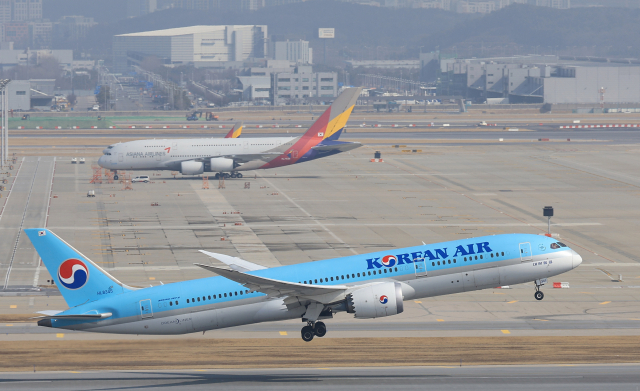 13일 인천국제공항 전망대에서 바라본 공항 계류장. 연합뉴스