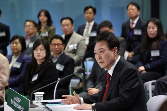 윤석열 대통령이 21일 울산시 울주군 울산전시컨벤션센터에서 열린 '국민과 함께하는 민생토론회-열세 번째, 다시 대한민국! 울산과 대한민국의 새로운 도약'에서 발언하고 있다. 연합뉴