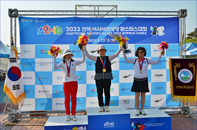 아시아태평양 마스터스 전국파크골프대회에서 여자부 일반 1위를 차지한 김영희 회원 / 사진 = 여의도클럽 제공