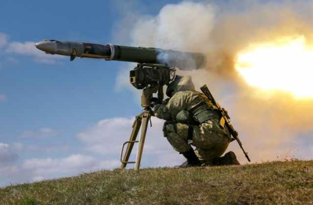 대전차 레이저 유도 미사일 ‘코넷’을 발사하고 있는 러시아군. 사진=위키피디아 캡처