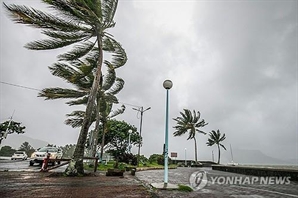 섬나라 모리셔스, 열대성 폭풍에 항공편·공항 중단