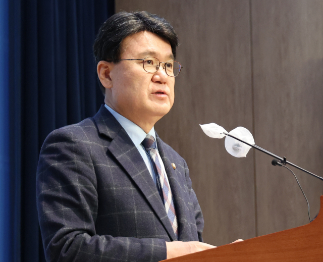 황운하 더불어민주당 의원이 26일 국회에서 총선 불출마 선언 기자회견을 하고 있다. 연합뉴스