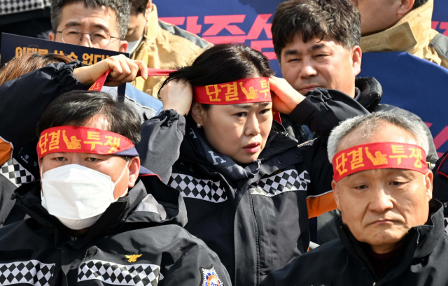 '현장 대원은 죽어야만 진급하는가'…소방관 1000여명 여의도 집결