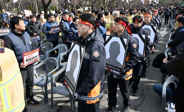 '현장 대원은 죽어야만 진급하는가'…소방관 1000여명 여의도 집결