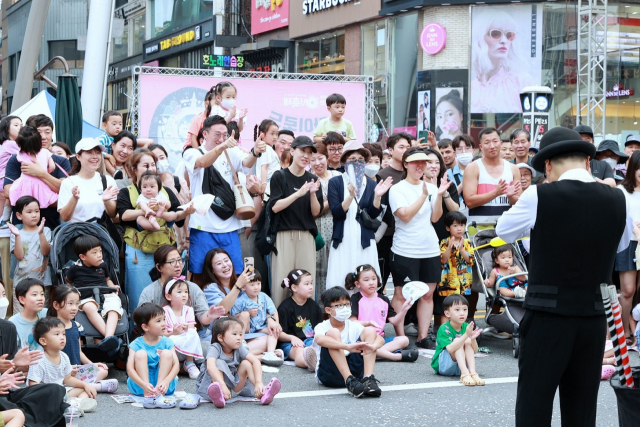 2023 대전 0시 축제에 참가한 시민들이 프로그램을 즐기고 있다. 사진제공=대전시