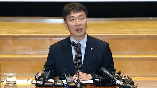 이복현 금감원장 '주주환원율 29% 그쳐…지배구조 개선해야'