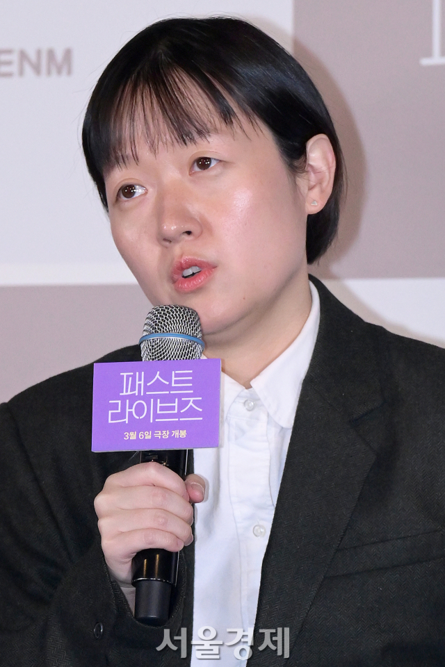 감독 셀린 송이 28일 오후 서울 용산구 CGV 용산아이파크몰에서 진행된 영화 ‘패스트 라이브즈’(감독 셀린 송) 언론배급시사회 및 기자간담회에서 소감을 말하고 있다. 김규빈 기자스크