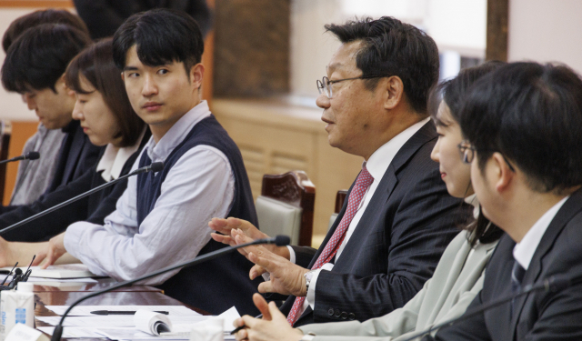 주형환 저출산고령사회위원회 부위원장이 22일 오전 정부서울청사에서 열린 미래세대 자문단 간담회에서 인사말을 하고 있다. 연합뉴스