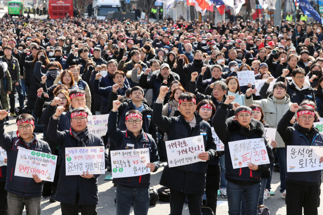 지난달 23일 오후 서울 동화면세점 앞에서 민주노총 2024년 투쟁 선포대회가 열리고 있다. 연합뉴스