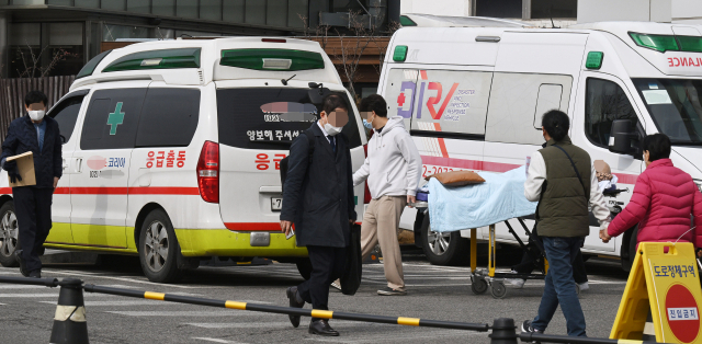 전공의 복귀 데드라인 디데이…계약 만료된 전임의까지 떠나나