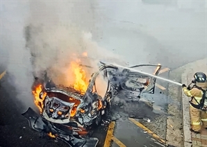 불길 휩싸인 차량 두고 도주한 운전자…10시간 만에 사우나서 체포
