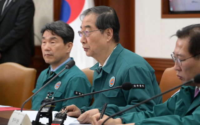 한덕수 국무총리가 28일 서울 종로구 정부서울청사에서 열린 의사집단행동 중앙재난안전대책본부 회의에서 모두발언을 하고 있다.