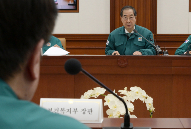 한덕수 국무총리가 28일 서울 종로구 정부서울청사에서 열린 의사집단행동 중앙재난안전대책본부 회의에서 모두발언을 하고 있다.