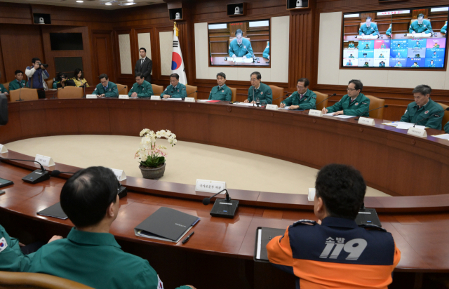 한덕수 국무총리가 28일 서울 종로구 정부서울청사에서 열린 의사집단행동 중앙재난안전대책본부 회의에서 모두발언을 하고 있다.