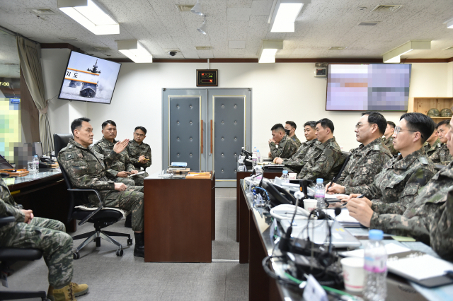 김명수 합참의장이 1일 해군 2함대사령부를 찾아 대비태세를 점검하며 “NLL은 우리의 전우가 목숨을 바쳐 사수한 해상경계선”이라고 강조했다. 사진 제공=합참