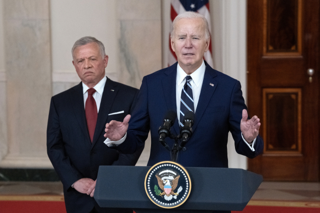 조 바이든 미국 대통령(오른쪽)이 지난 2월 12일(현지시간) 워싱턴 DC 백악관에서 압둘라 2세 요르단 국왕과 함께 기자회견을 하고 있다. 워싱턴 EPA=연합뉴스