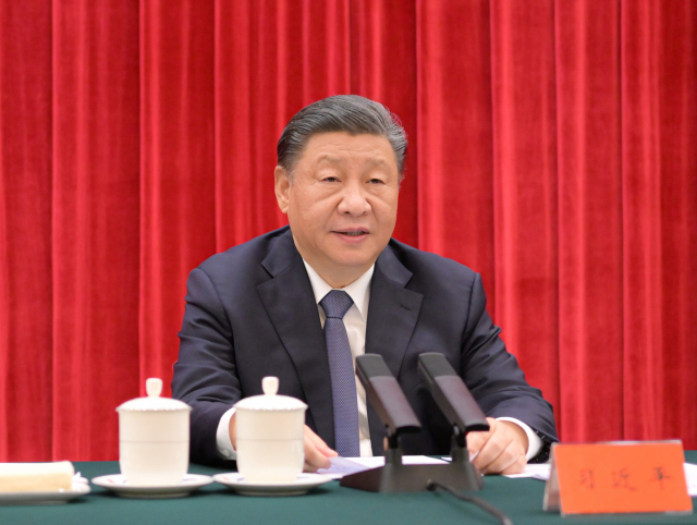 시진핑 중국 국가수석이 지난해 12월 16일 베이징 인민대회당에서 열린 마오쩌둥 탄생 130주년 기념 좌담회에서 연설을 하고 있다. 베이징 신화=연합뉴스