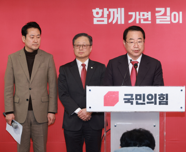 정영환 국민의힘 공천관리위원장이 2일 서울 여의도 중앙당사에서 경선 지역 결과를 발표하고 있다. 연합뉴스