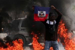 “수백명이 탈옥했다”…무법지대 아이티, 평화는 언제쯤