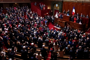 프랑스, 세계 최초 "낙태 자유" 헌법에