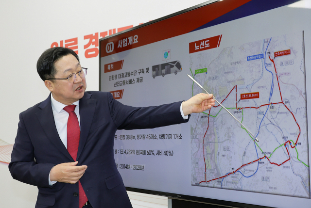 이장우 대전시장이 총사업비가 확정돼 본격 추진될 대전도시철도 2호선을 설명하고 있다. 사진제공=대전시