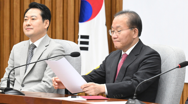 與, 민주당 '김혜경 비서' 공천에 '낙하선 공천' 집중 포화