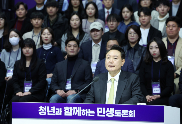 尹 '기업 출산지원금 전액 비과세…주거장학금 연 240만원 지원'
