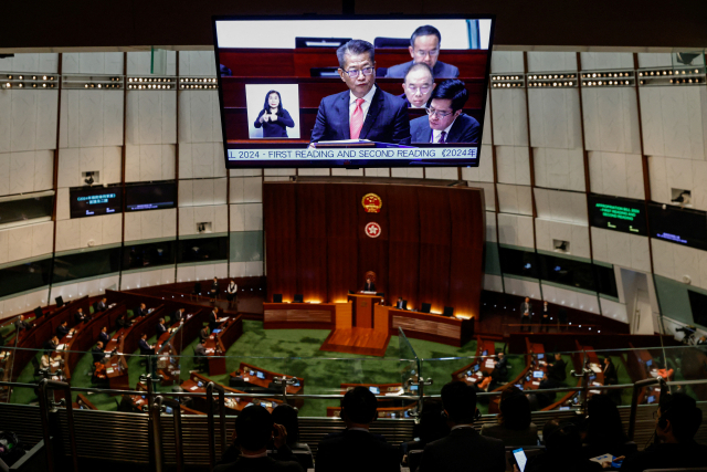 지난달 28일 열린 입법회에서 폴 찬 홍콩 재무장관이 연례 예산 연설을 하고 있다./로이터연합뉴스