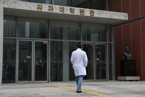 전국 33개 의대 교수들, 복지부·교육부 상대 증원 취소소송 제기