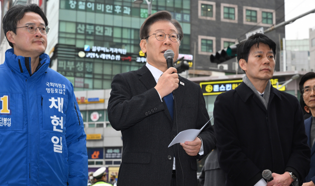 이재명 더불어민주당 대표가 5일 서울 영등포역 앞에서 긴급 현장기자회견을 하고 있다. 이 대표는 회견에서 최근 불거진 사천 논란과 김영주 부의장의 탈당 및 국민의힘 입당을 비판했다. 오승현 기자 2024.03.05