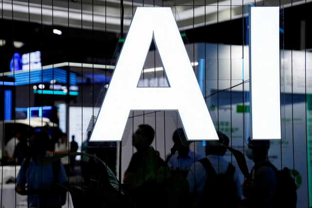 중국 상하이에서 열린 세계 인공지능 회의(WAIC)에 인공지능(AI) 표지판이 걸려 있다. 로이터연합