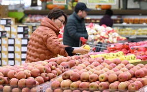 2월 물가 3.1%, 한달 만에 3%대 복귀…과일지수 41% 폭등↑