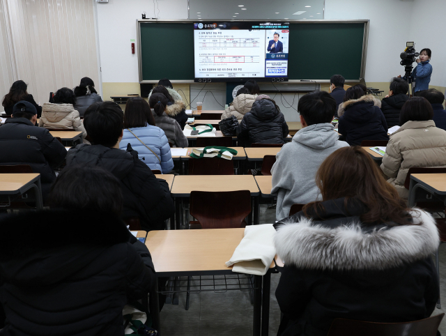 7일 서울 강남구 대치동 종로학원에서 의대 증원과 관련한 입시 설명회가 열리고 있다. 연합뉴스