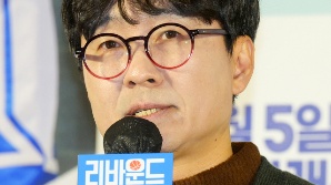 장항준 감독, 참고인 신분 조사…바람픽쳐스 고가인수 의혹