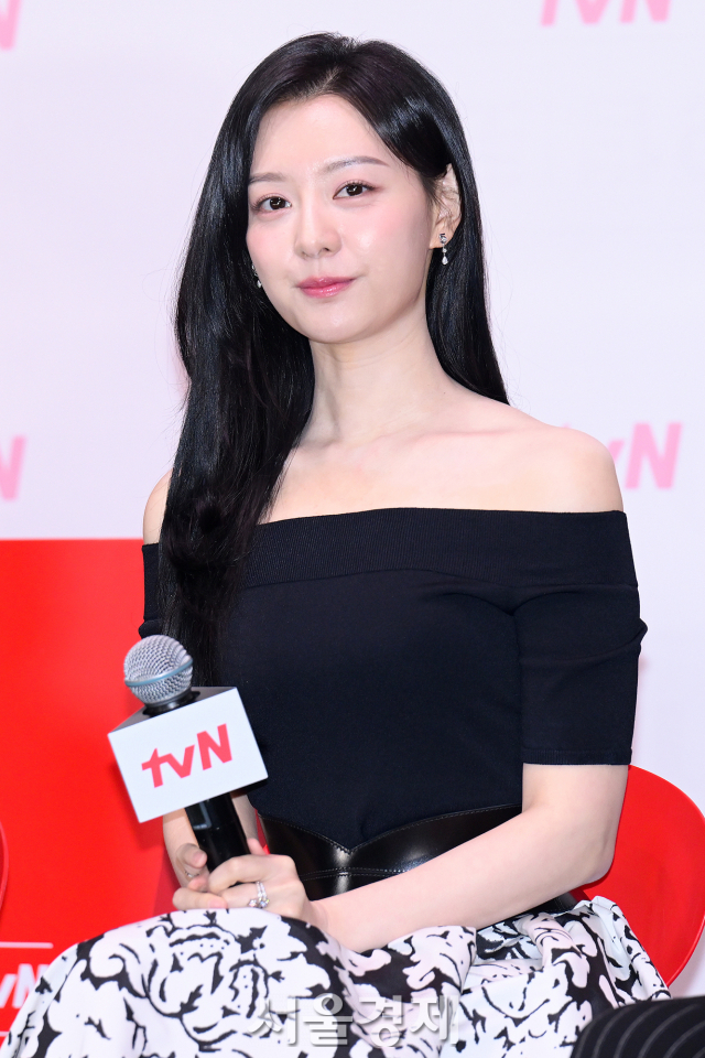 배우 김지원이 7일 오전 서울 구로구 라마다서울 신도림 호텔에서 진행된 tvN 새 토일드라마 ‘눈물의 여왕’(극본 박지은/연출 장영우) 제작발표회에 참석했다. 김규빈 기자